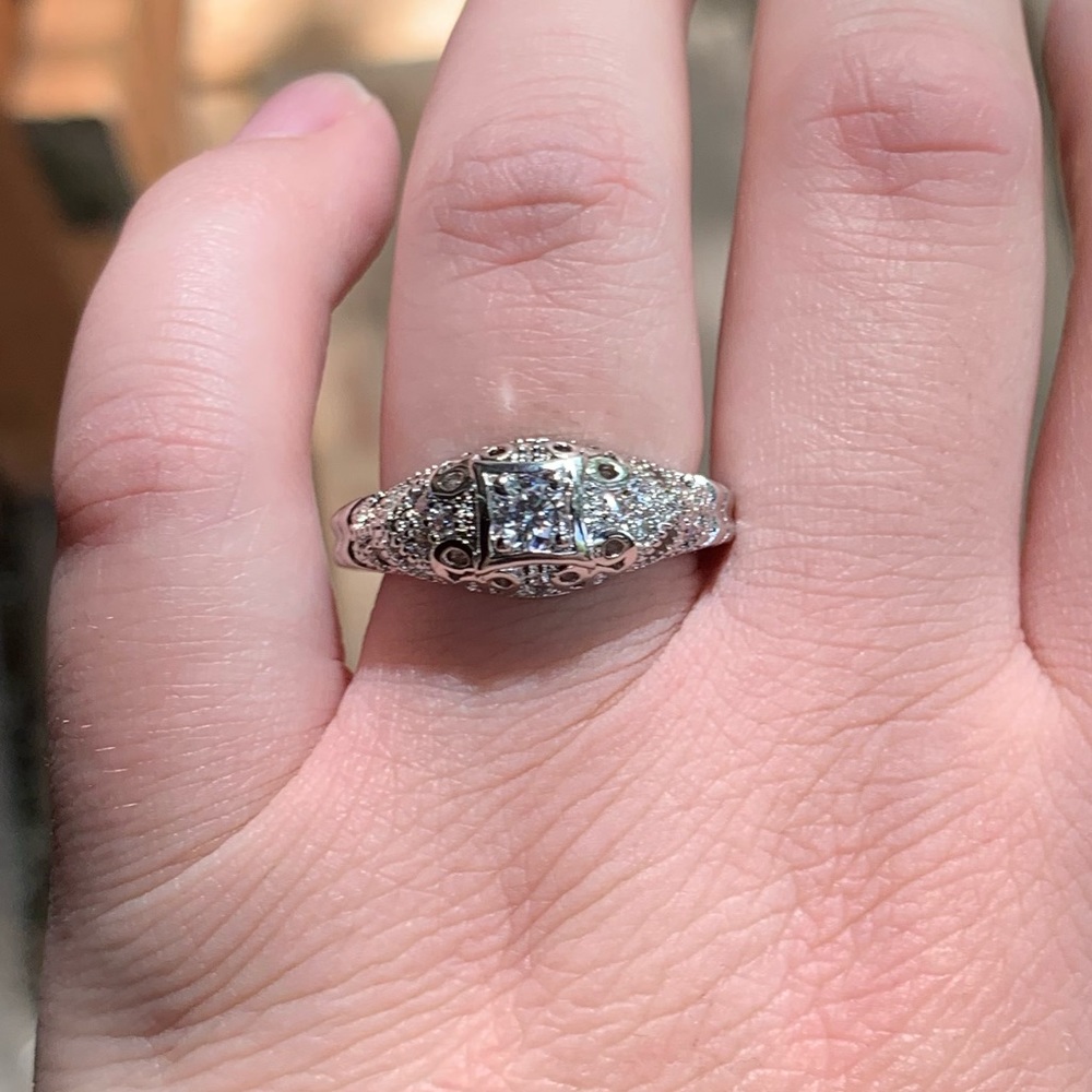 VINTAGE GONE RETRO CUBIC ZIRCONIA RING - Picture 7 of 7